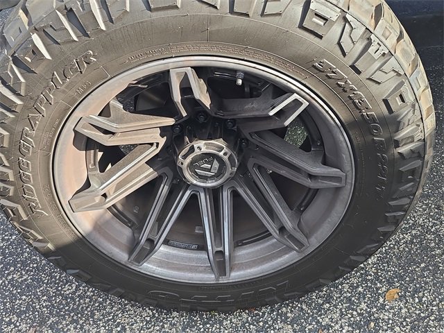 Used 2024 Ford F250 Platinum w/ FX4 Off-Road Package image 8