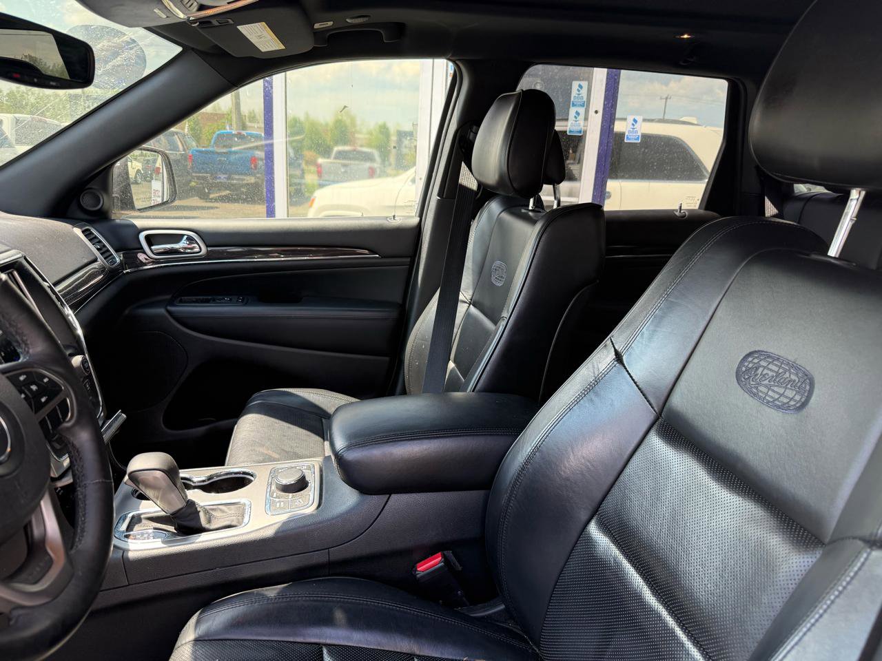Used 2018 Jeep Grand Cherokee Overland AWD/4WD image 12