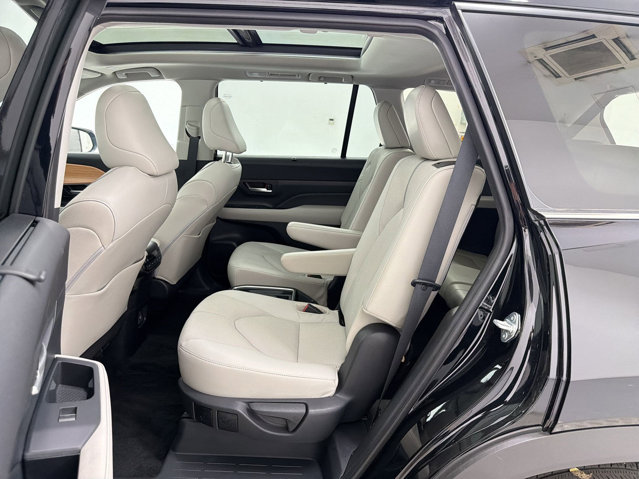 Used 2024 Toyota Grand Highlander Platinum image 13