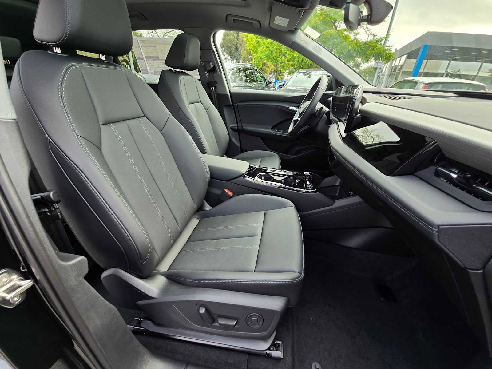 New 2025 Audi Q6 e-tron Premium Plus image 11