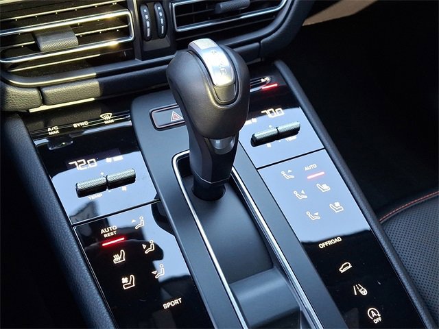 Used 2025 Porsche Macan image 21