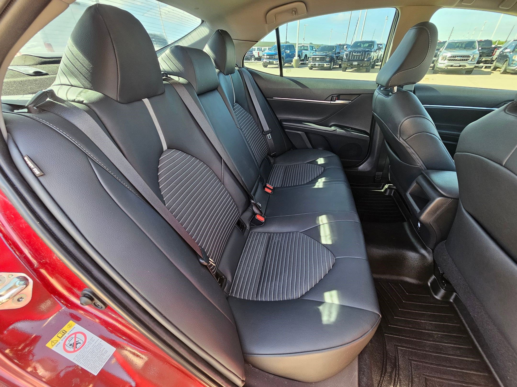 Used 2018 Toyota Camry SE w/ Convenience Package image 32