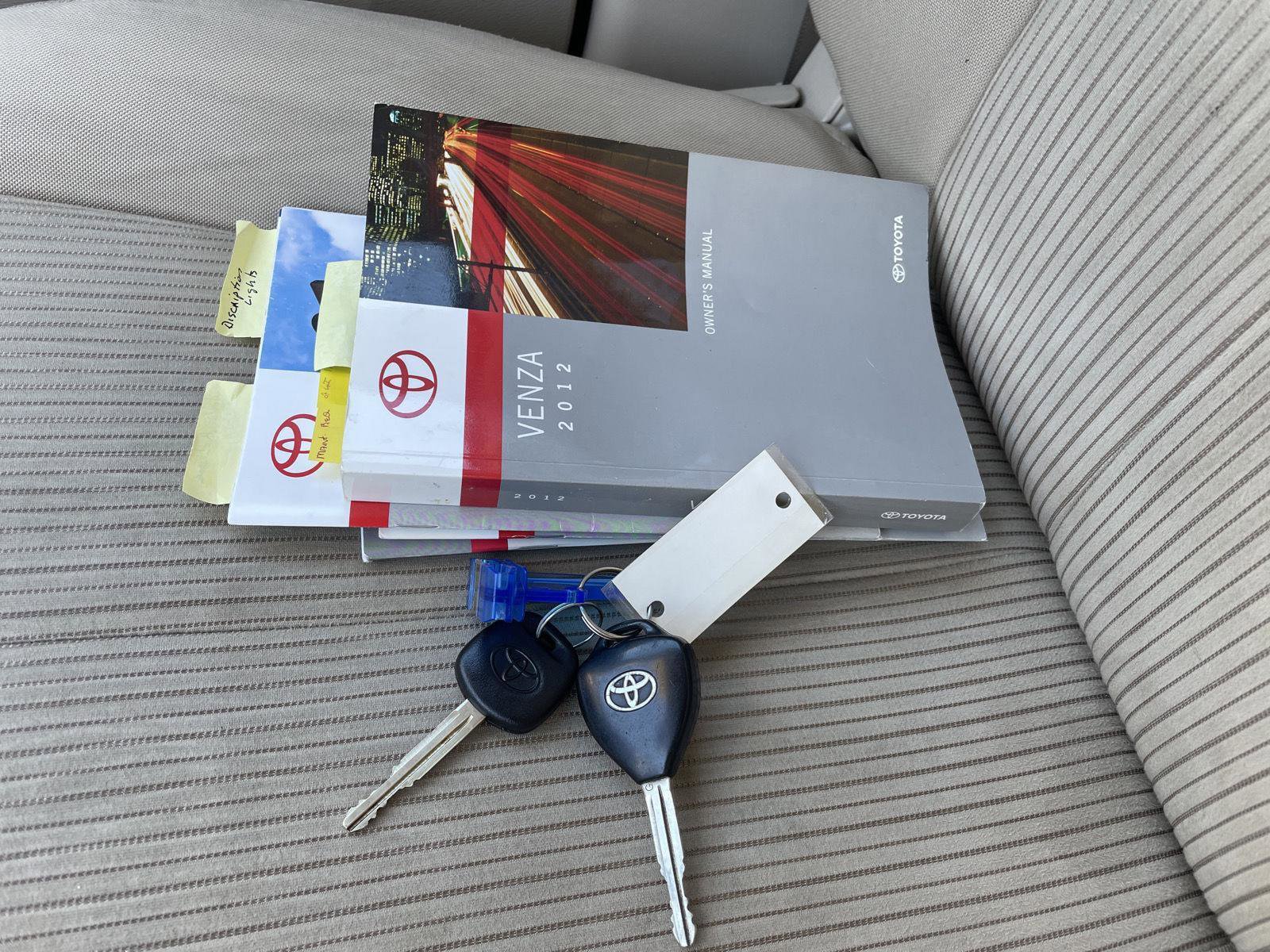 Used 2012 Toyota Venza LE FWD image 12