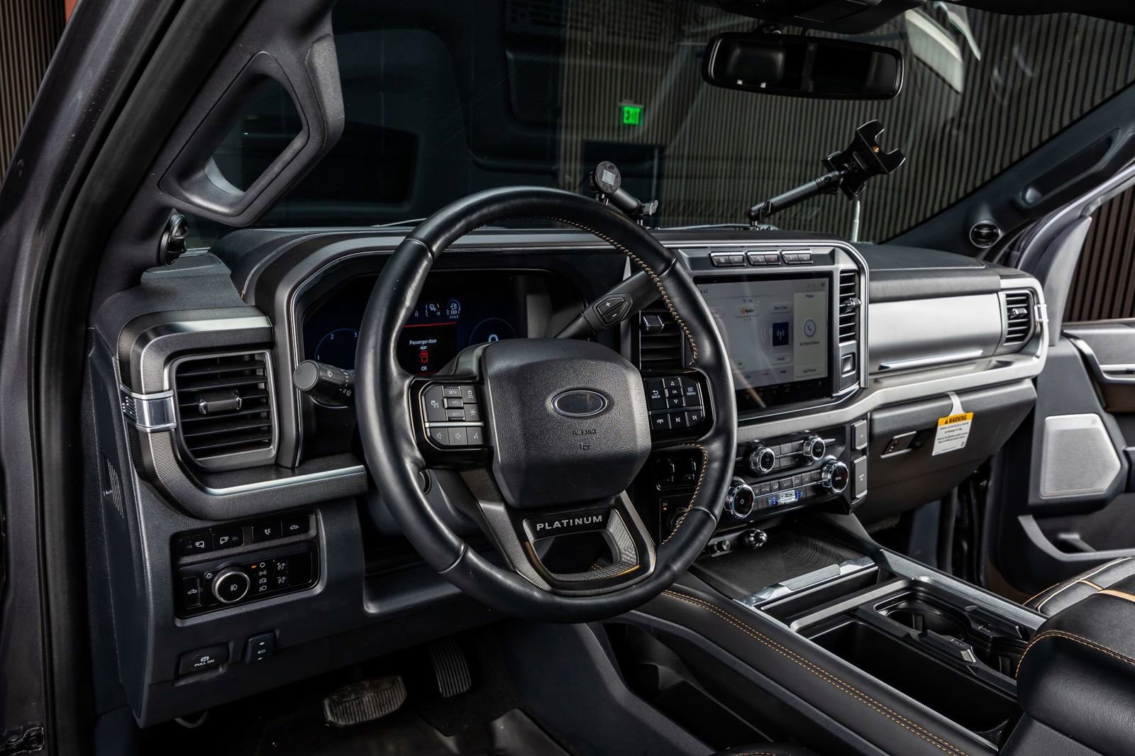 Used 2024 Ford F350 Platinum w/ Tremor Off-Road Package AWD/4WD image 17