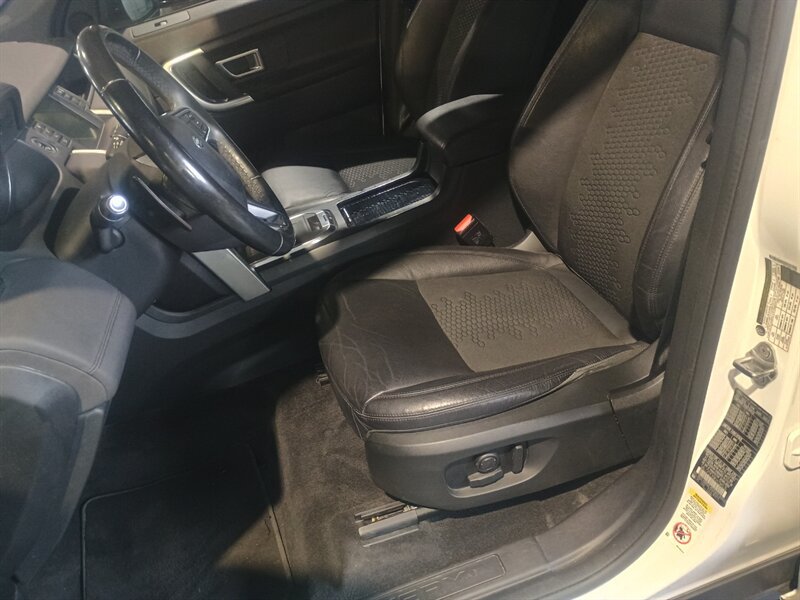 Used 2019 Land Rover Discovery Sport SE AWD/4WD image 13