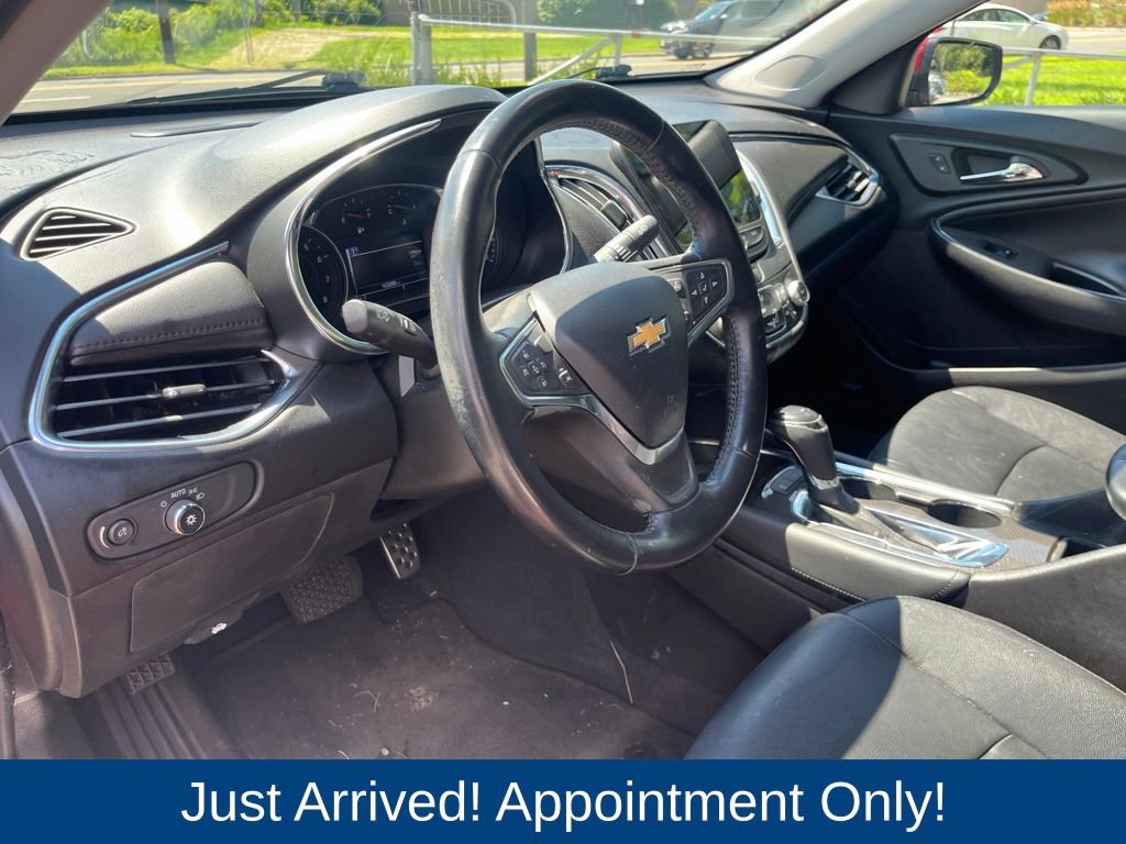 Used 2017 Chevrolet Malibu LT w/ Leather Package FWD image 9