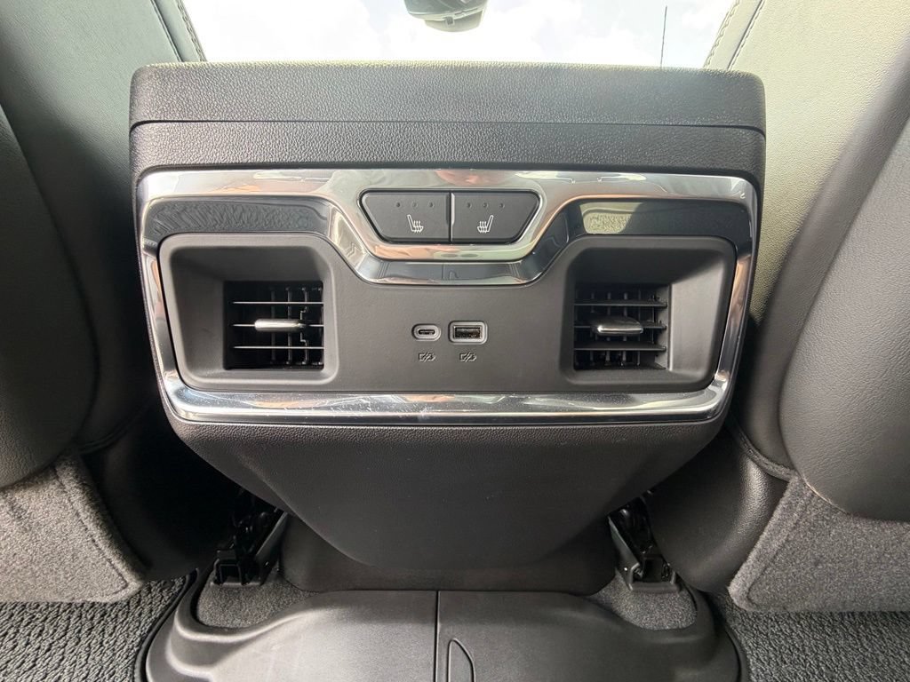 Used 2026 GMC Sierra 3500 Denali Ultimate AWD/4WD image 7