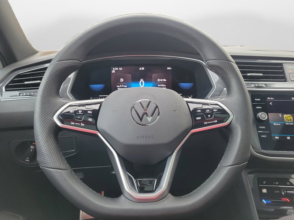 Certified 2023 Volkswagen Tiguan SE R-Line image 13