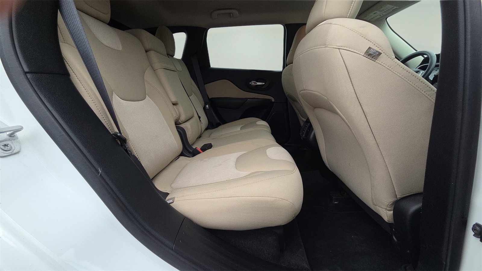 Used 2016 Jeep Cherokee Sport image 14