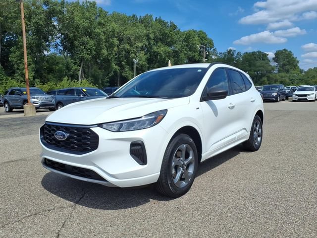 Certified 2024 Ford Escape ST-Line w/ Tech Pack #1 AWD/4WD image 3