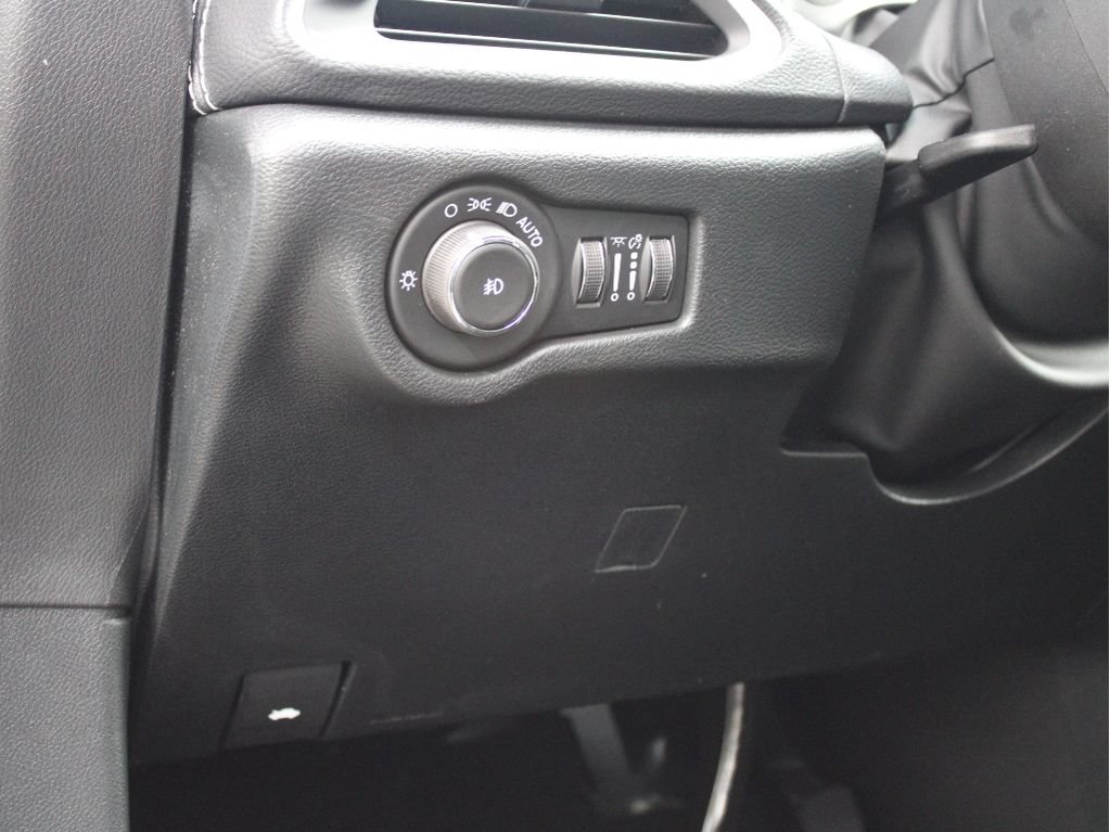 New 2026 Chrysler Pacifica Select AWD/4WD image 10