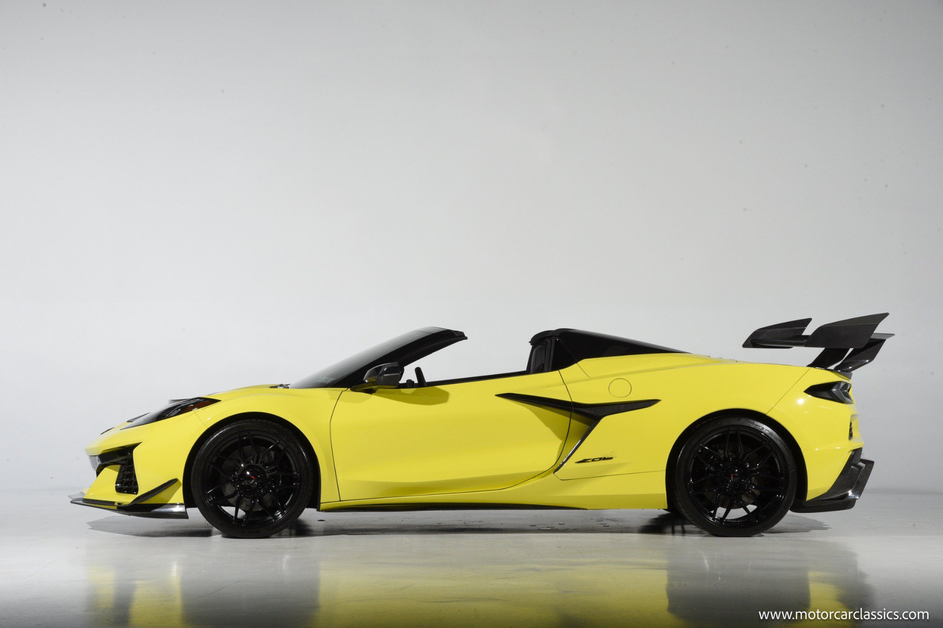 Used 2024 Chevrolet Corvette Z06 RWD image 13
