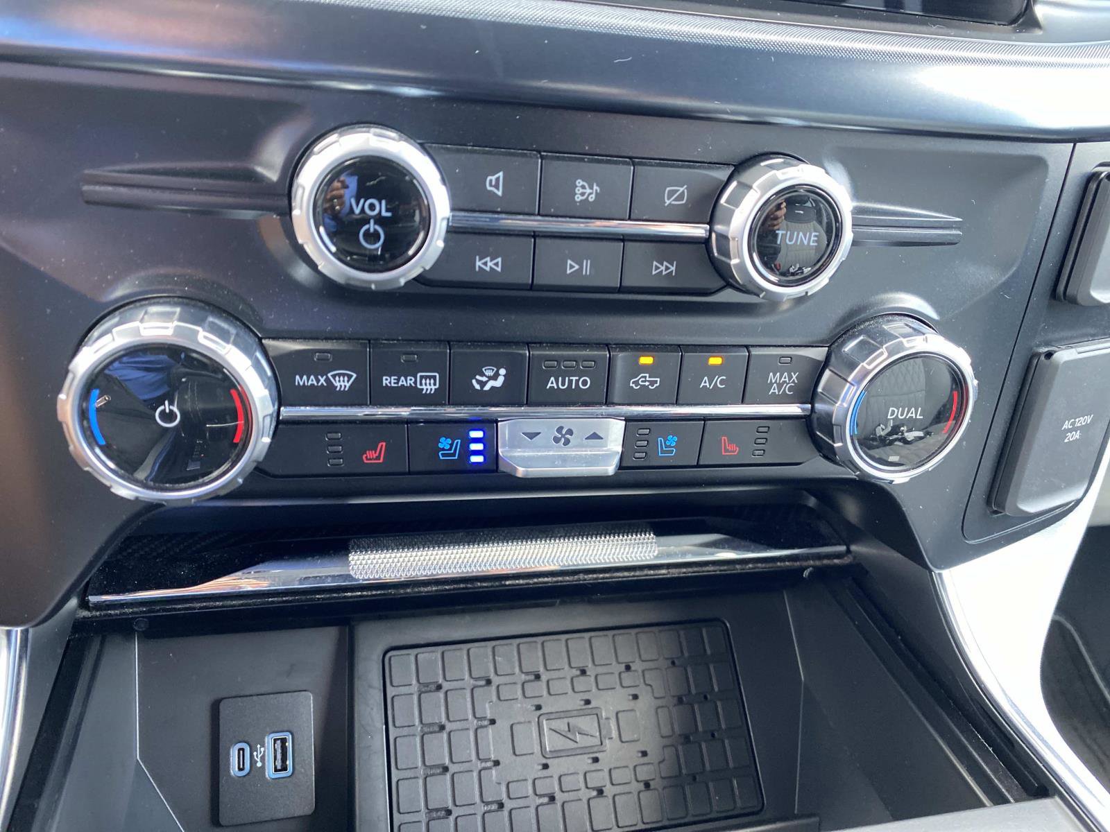 Used 2023 Ford F150 Limited image 23