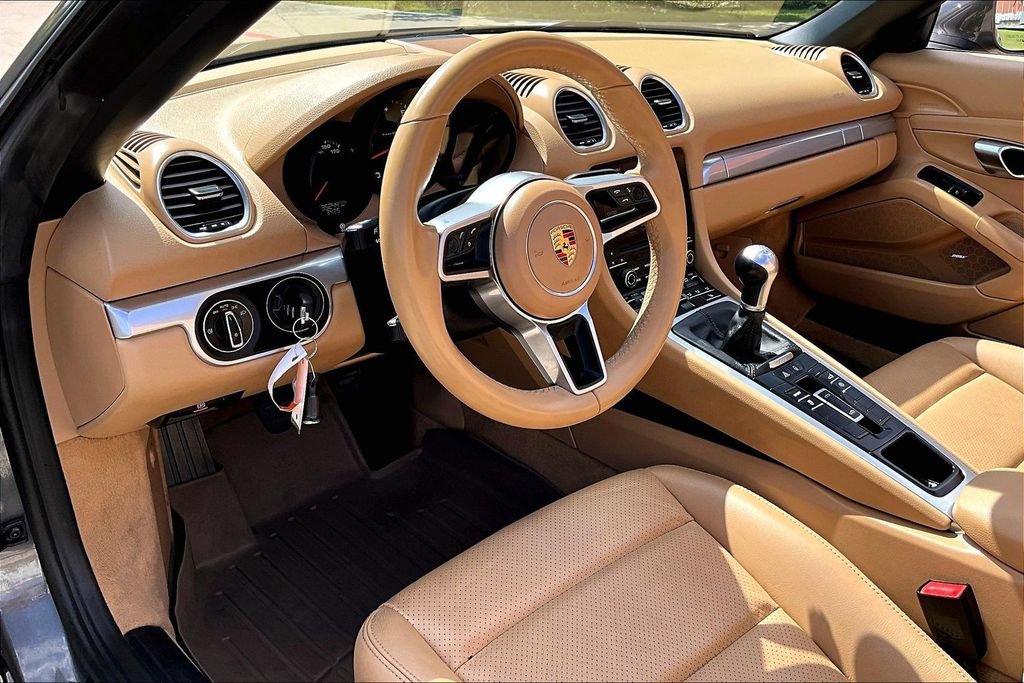 Used 2017 Porsche 718 Boxster RWD image 17