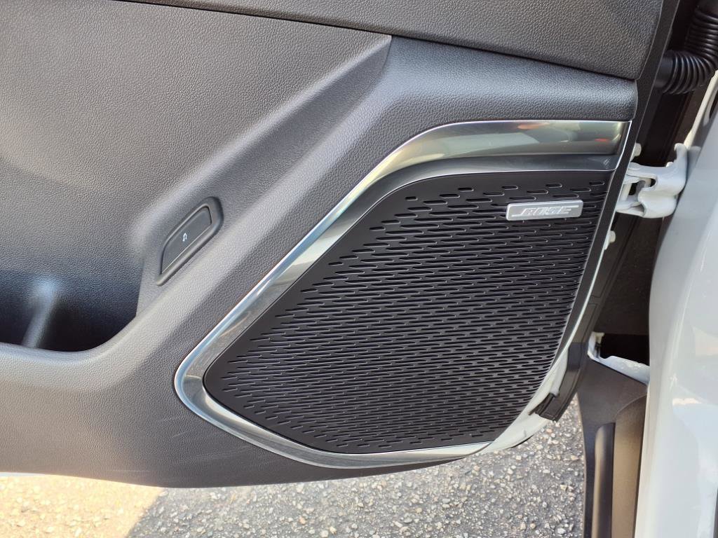 Used 2025 GMC Acadia Elevation image 17