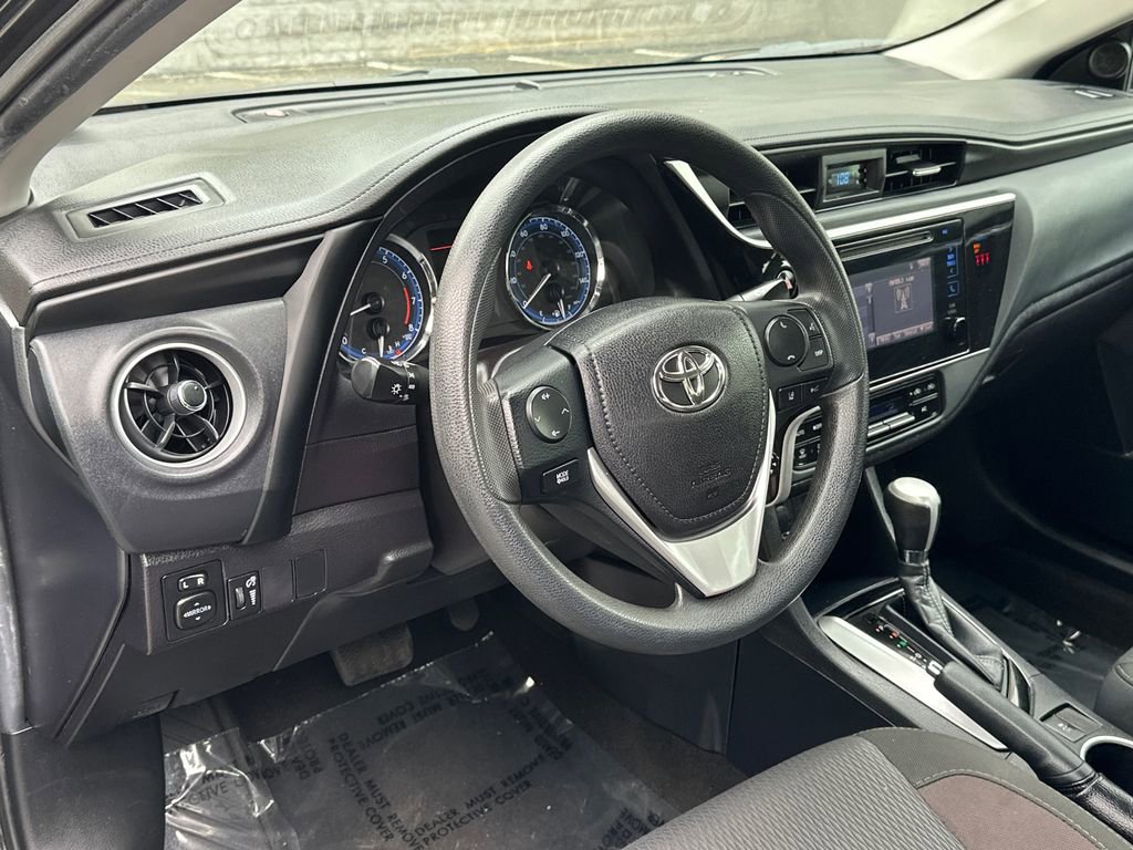 Used 2018 Toyota Corolla LE FWD image 15