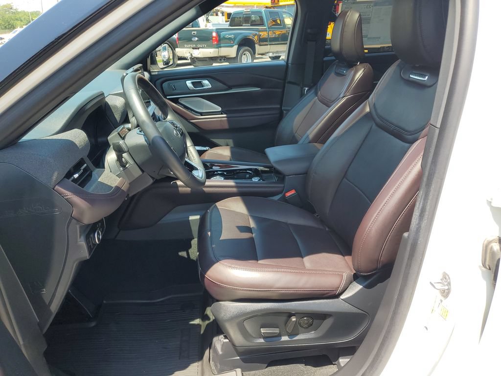 Used 2025 Ford Explorer Platinum AWD/4WD image 15