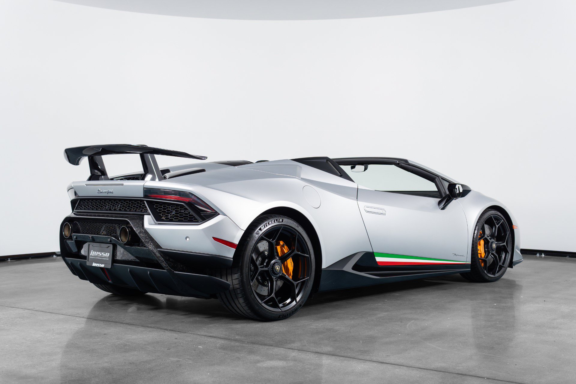 Used 2018 Lamborghini Huracan Performante AWD/4WD image 39