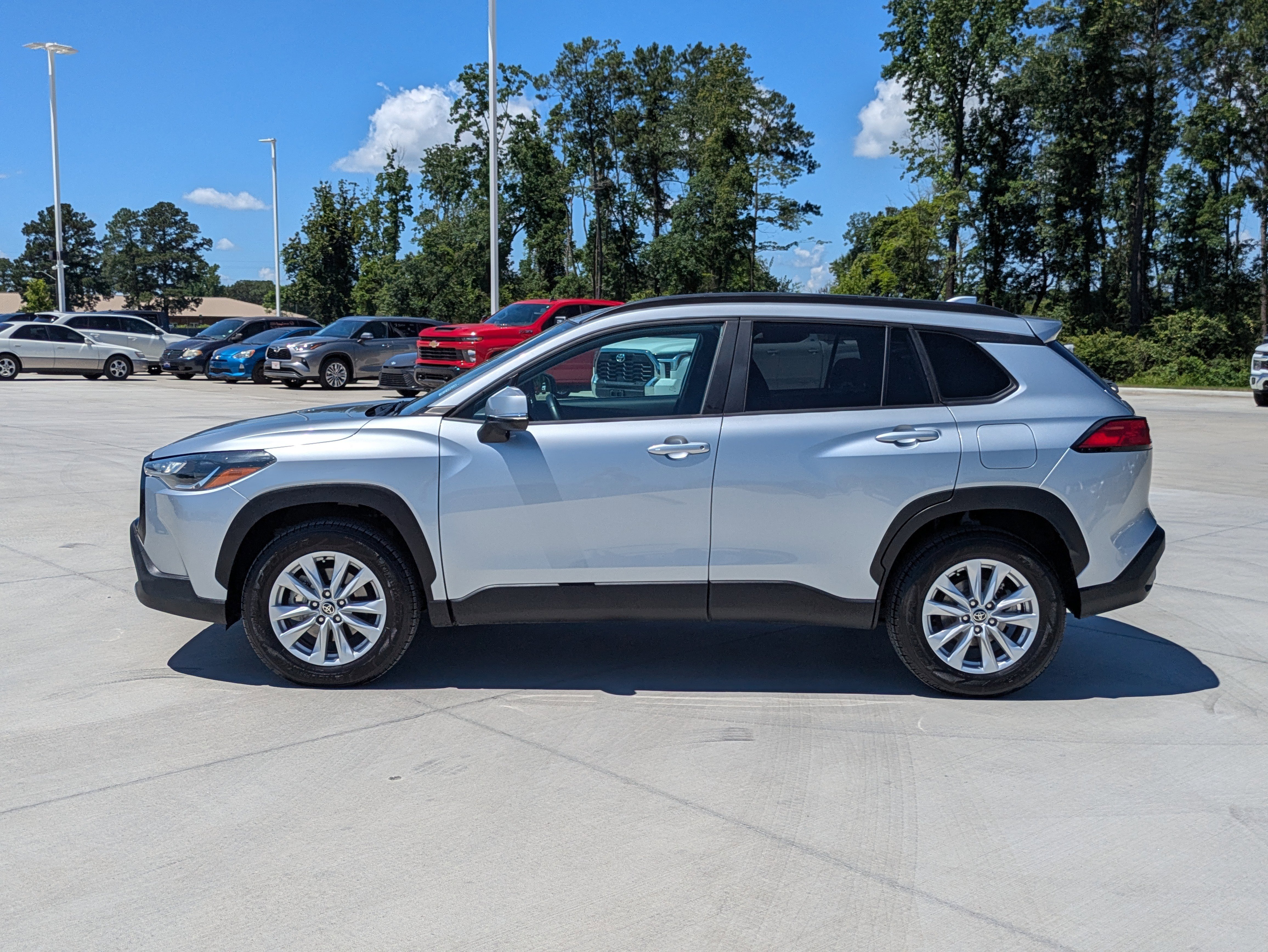 Certified 2022 Toyota Corolla Cross LE AWD/4WD image 2