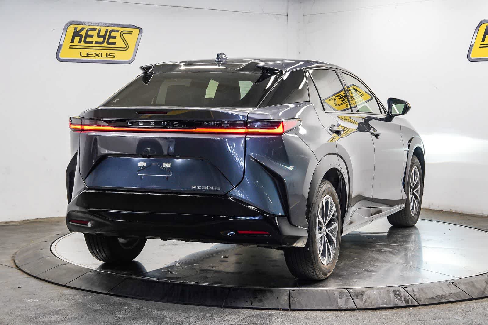 Used 2024 Lexus RZ 300e Premium FWD image 4