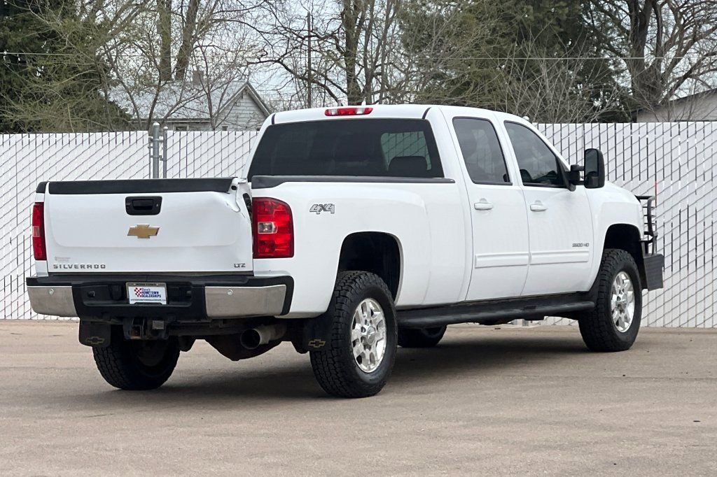 Used 2011 Chevrolet Silverado 3500 LTZ w/ LTZ Plus Package AWD/4WD image 4