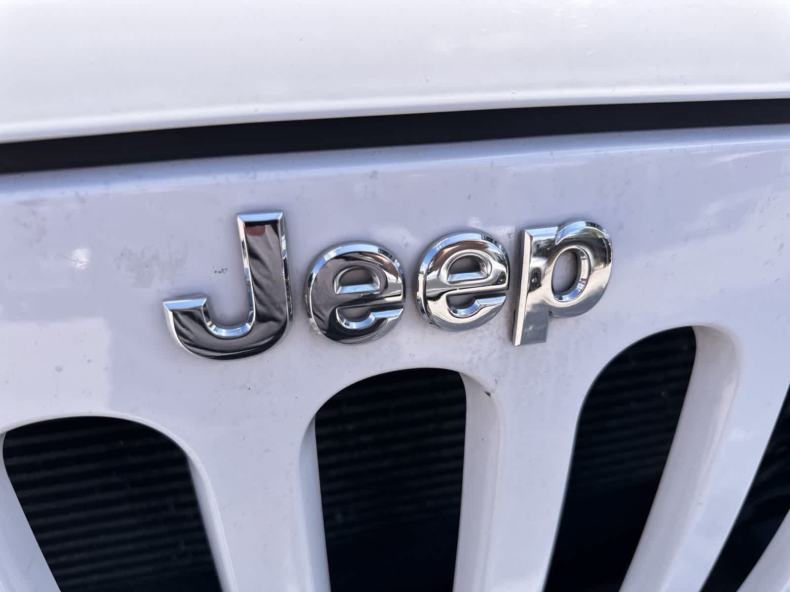 Used 2017 Jeep Wrangler Unlimited Rubicon w/ Connectivity Group AWD/4WD image 15