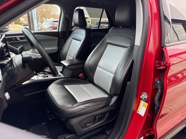Used 2023 Ford Explorer XLT w/ Equipment Group 202A image 10