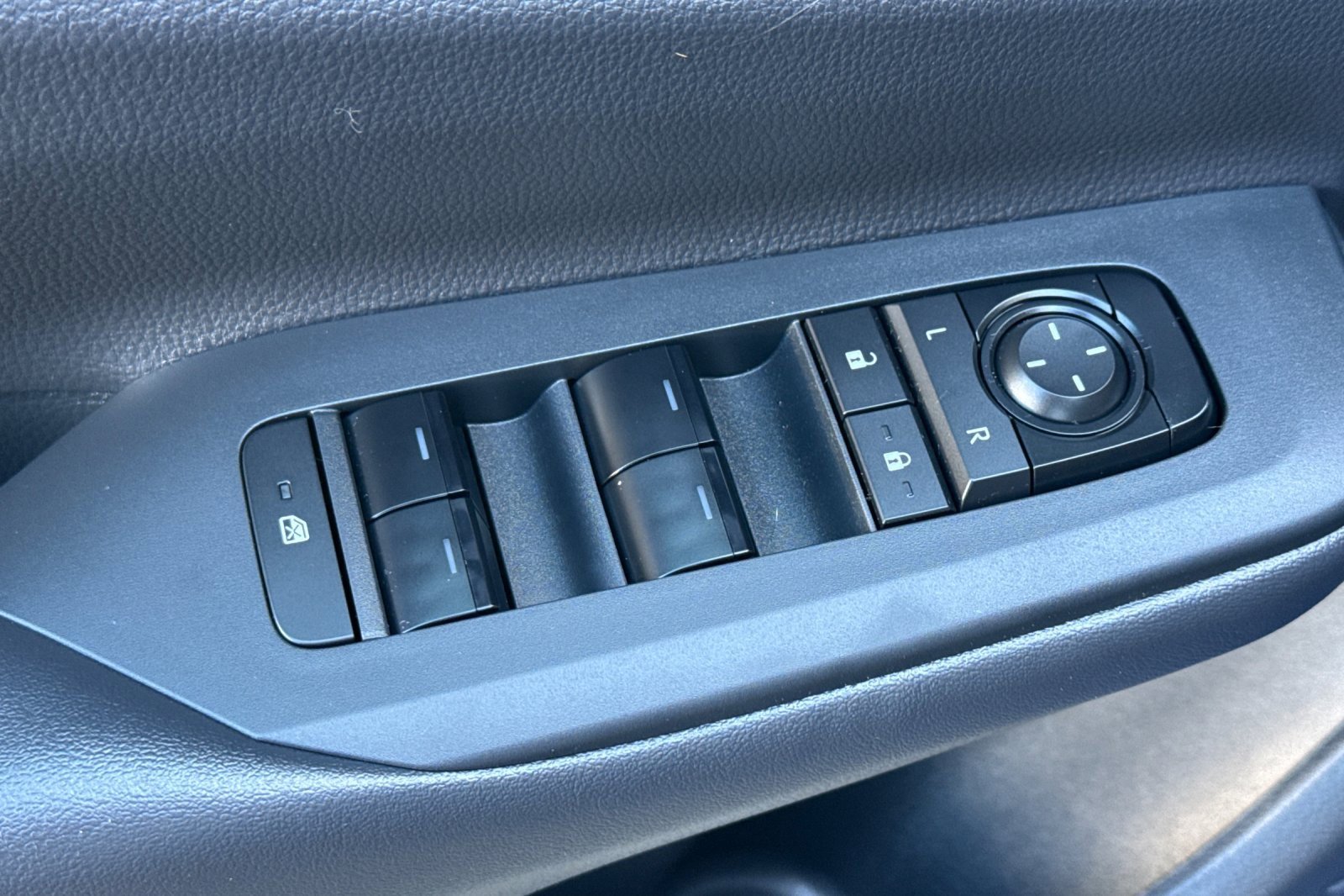 Certified 2025 Toyota Prius Plug-In Hybrid image 18