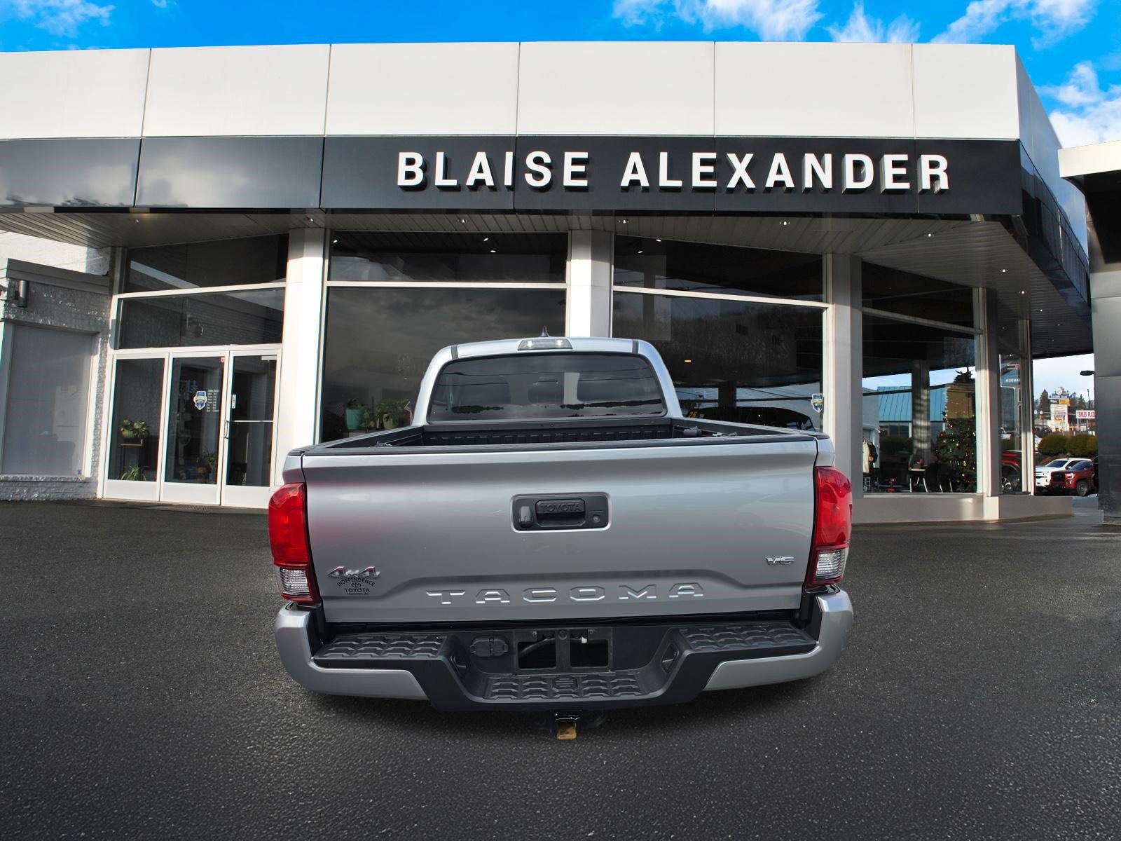Used 2022 Toyota Tacoma SR AWD/4WD image 4