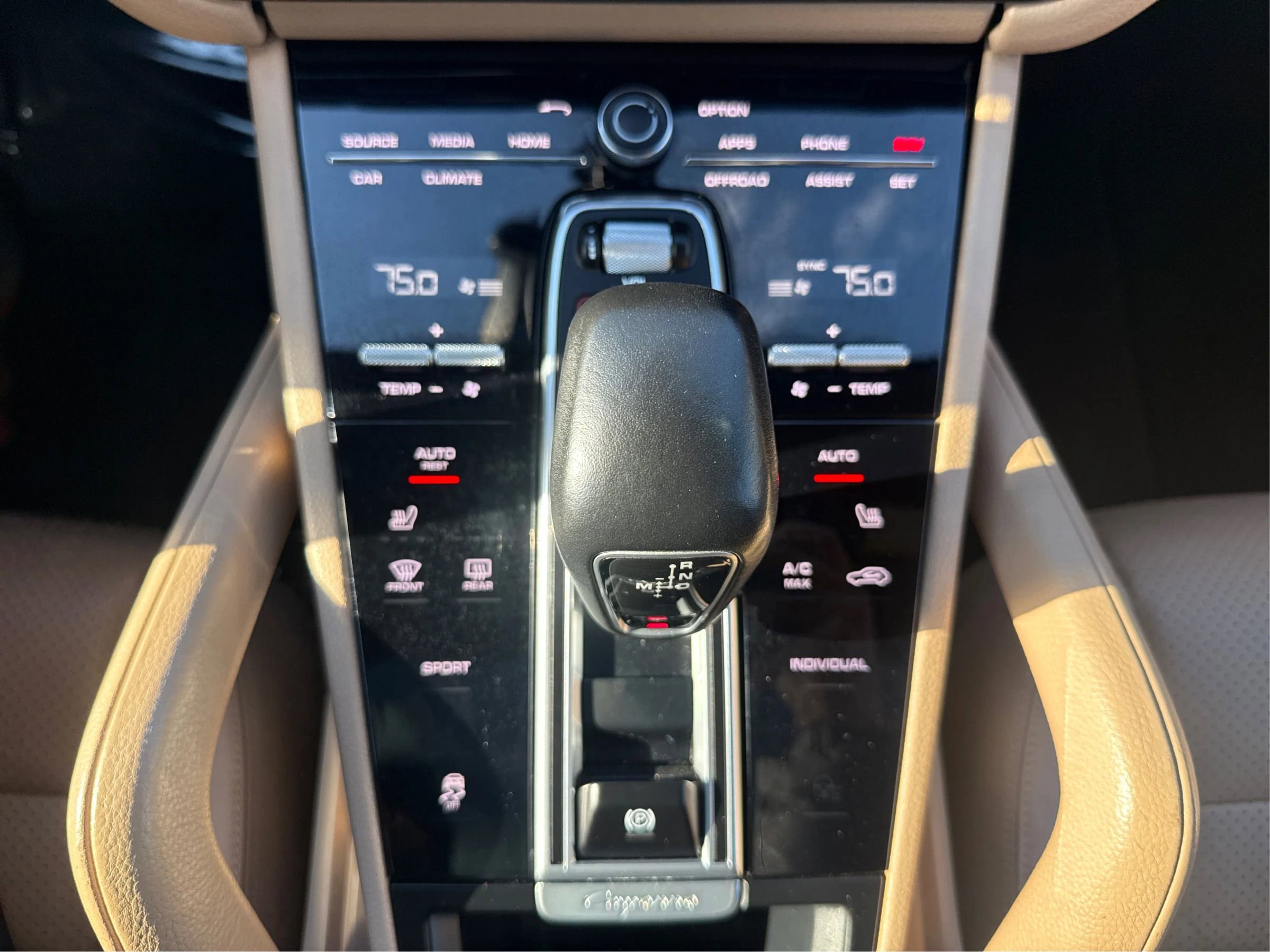 Used 2019 Porsche Cayenne image 15