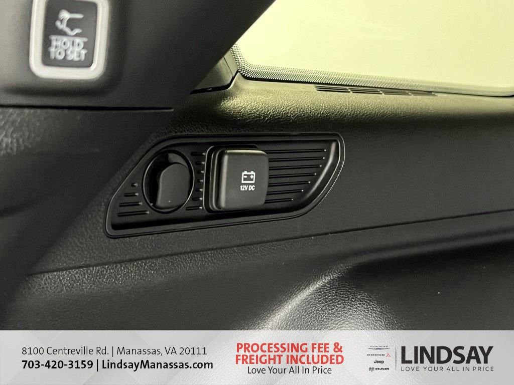 New 2025 Jeep Grand Cherokee Laredo image 10