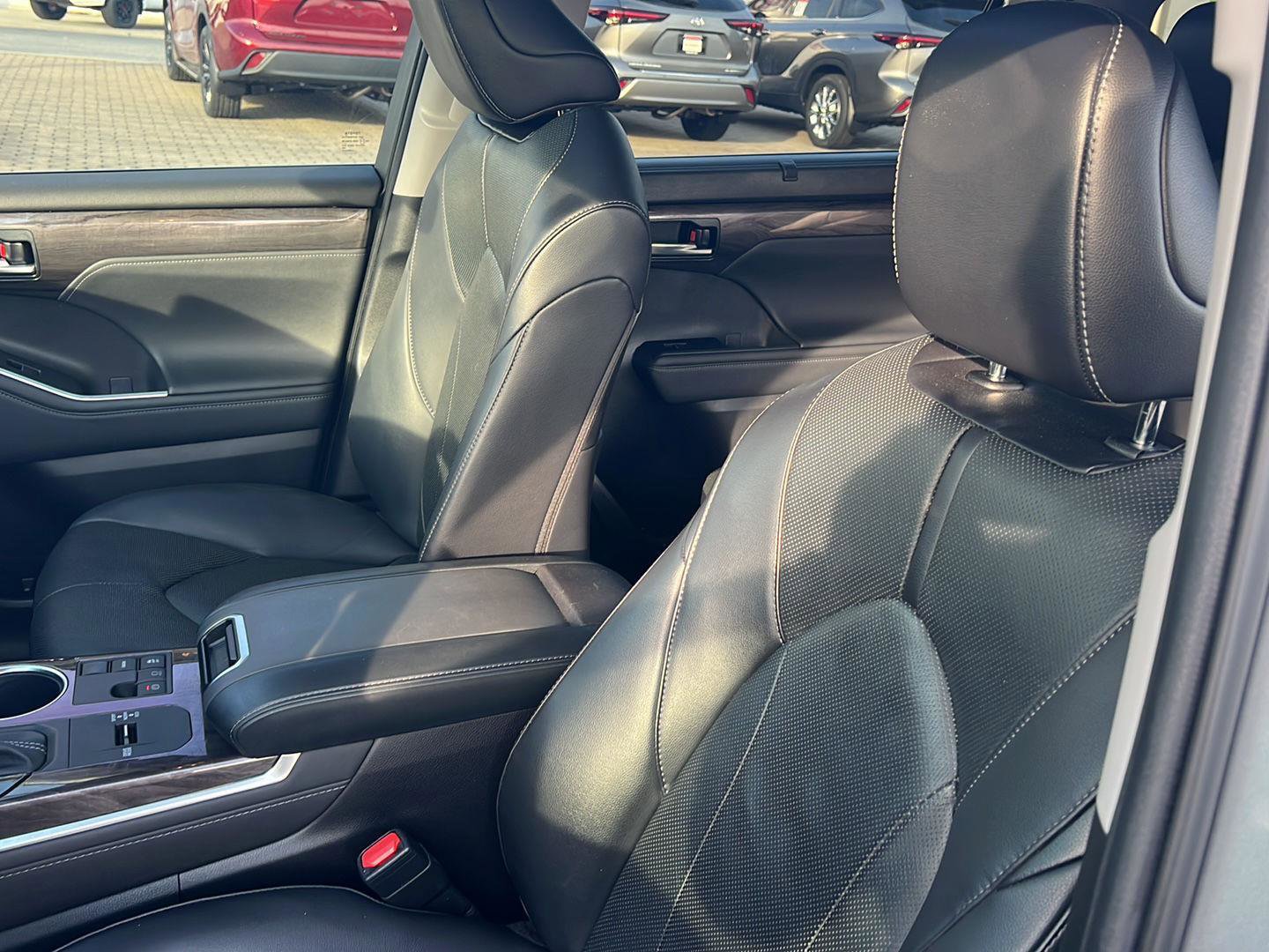 Used 2023 Toyota Highlander Limited image 29