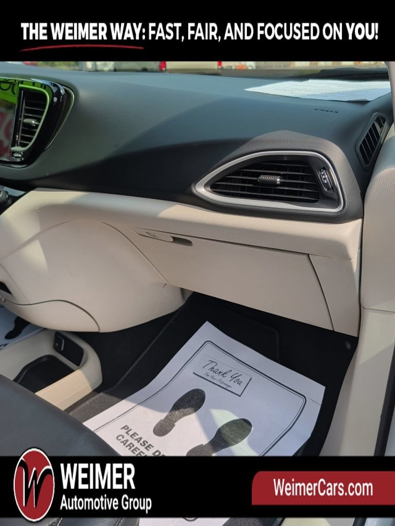 Used 2024 Chrysler Pacifica Touring-L FWD image 23