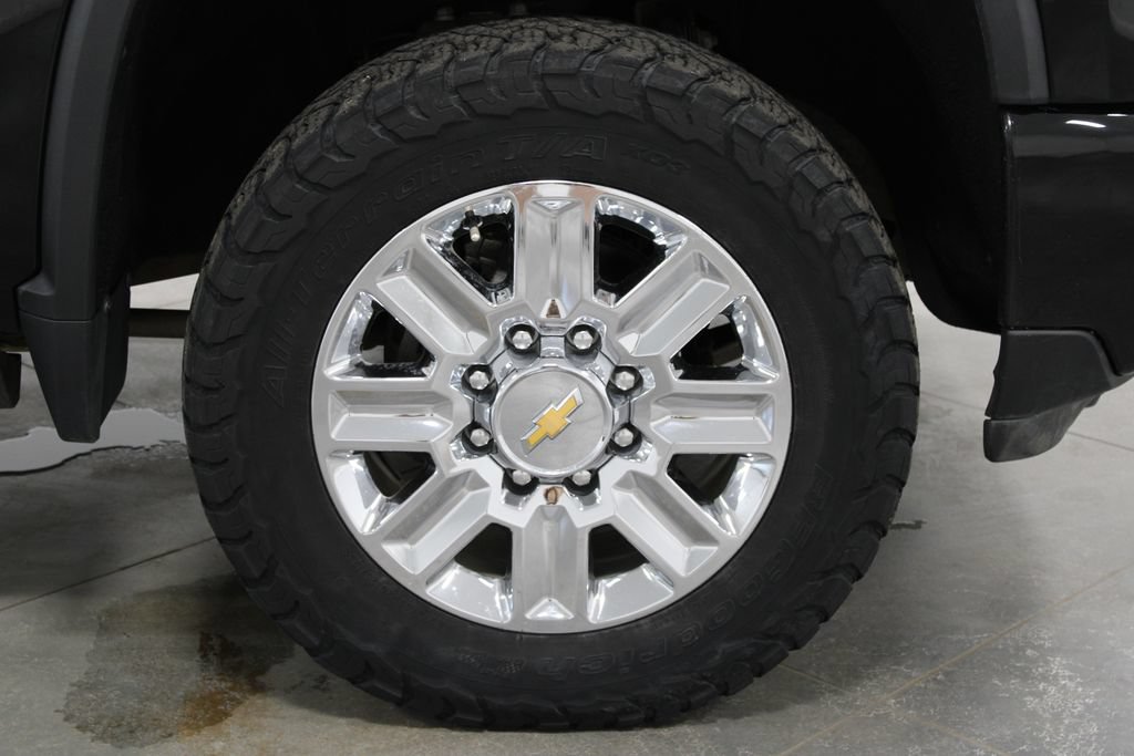 Used 2024 Chevrolet Silverado 2500 High Country w/ High Country Premium Package AWD/4WD image 16