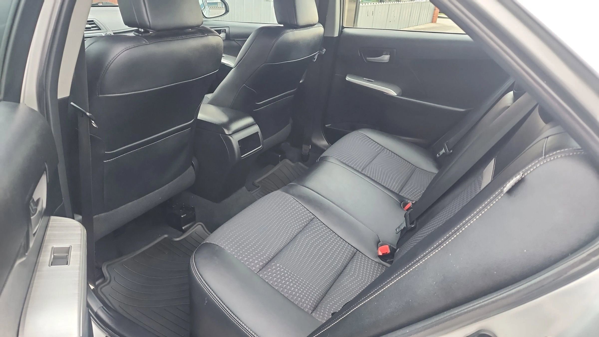 Used 2014 Toyota Camry SE image 13