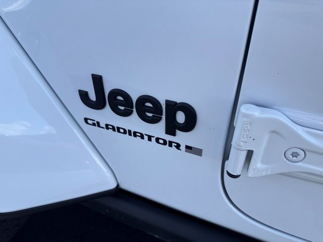Used 2024 Jeep Gladiator Sport AWD/4WD image 9