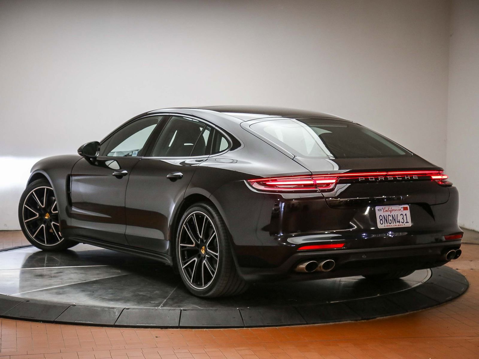 Certified 2018 Porsche Panamera RWD image 3