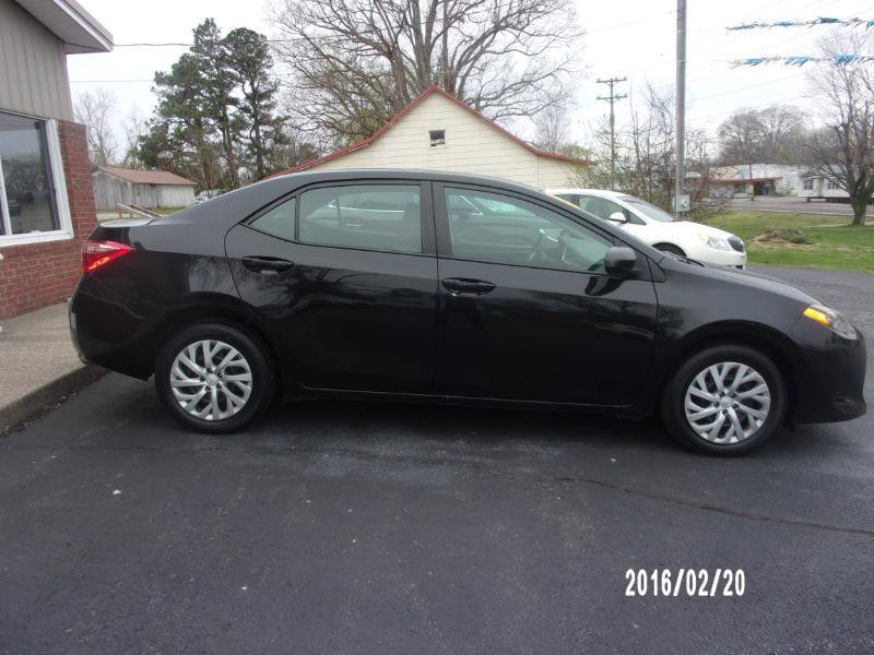 Used 2018 Toyota Corolla LE image 4