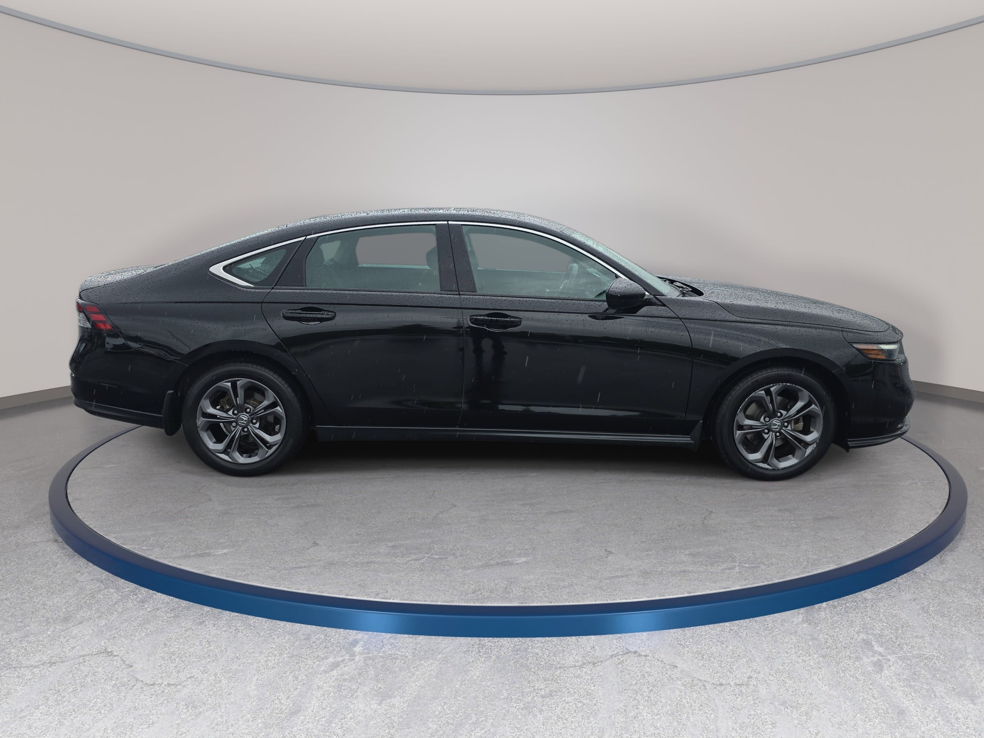 Used 2023 Honda Accord EX image 4