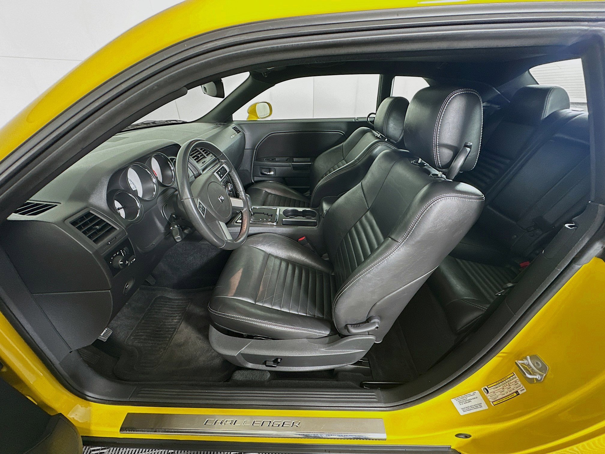 Used 2010 Dodge Challenger R/T RWD image 13