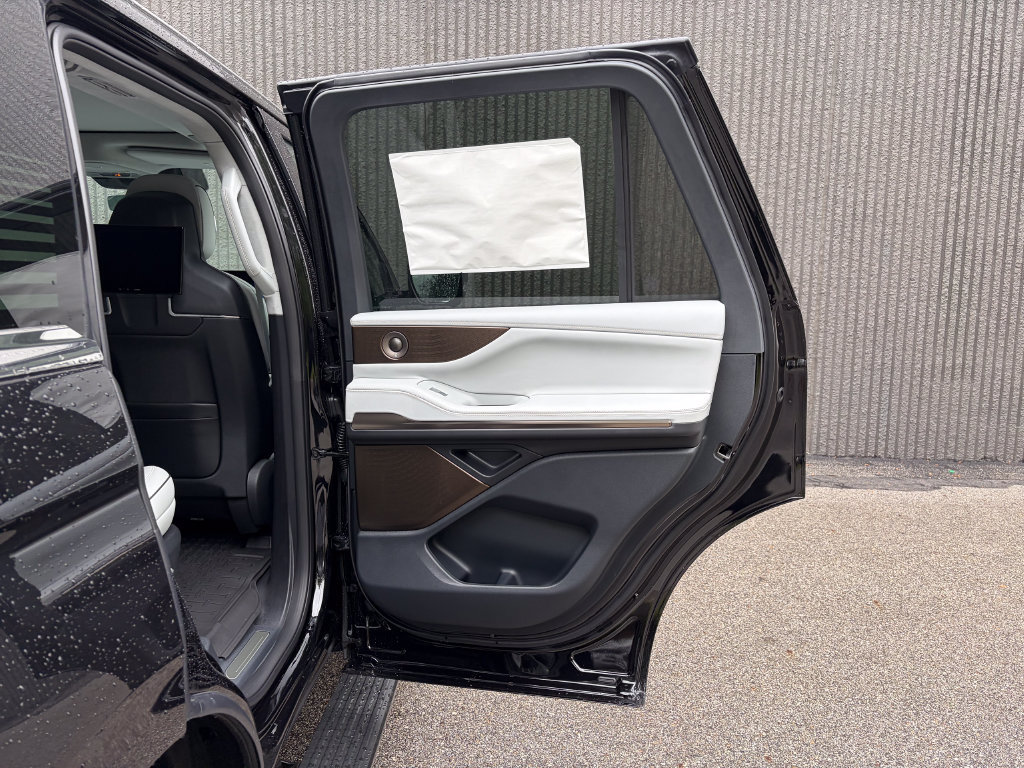 New 2027 Lincoln Navigator Black Label AWD/4WD image 39