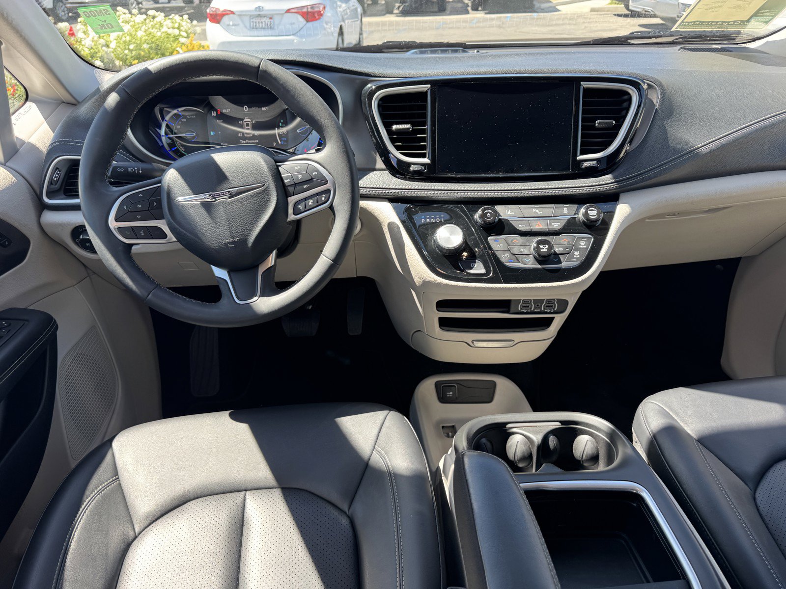 Used 2024 Chrysler Pacifica Limited FWD image 15