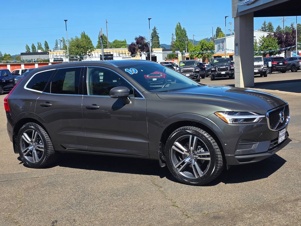 Used 2019 Volvo XC60 T5 Momentum w/ Multimedia Package AWD/4WD image 3