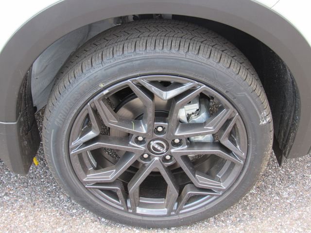 New 2026 Nissan Kicks SR w/ Cold Weather Package FWD image 10