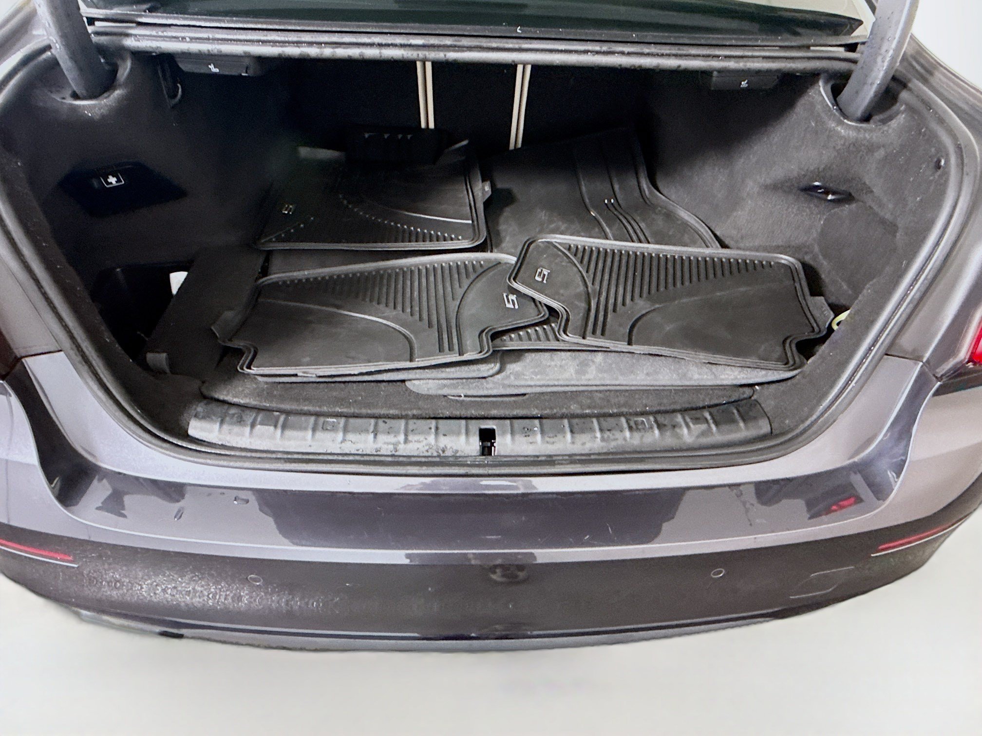 Used 2023 BMW 530e w/ Executive Package RWD image 35