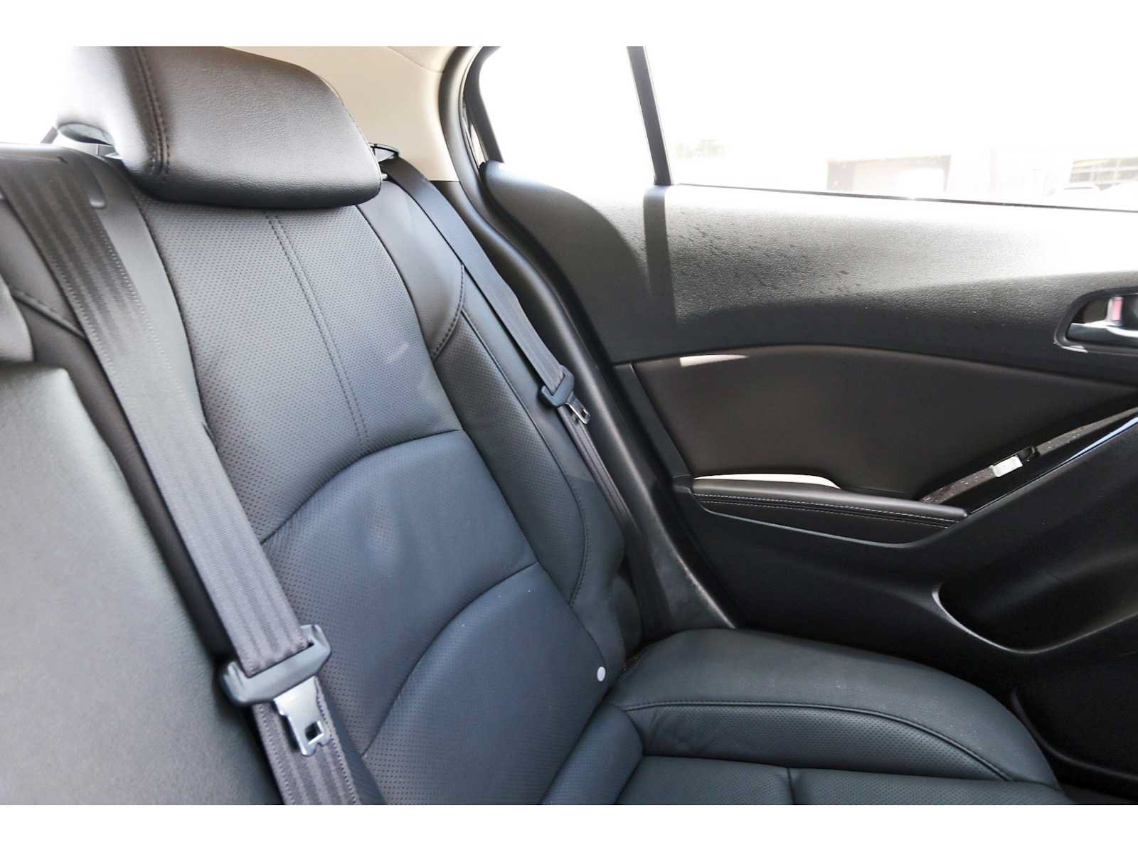 Used 2018 MAZDA MAZDA3 Grand Touring w/ Premium Equipment Package FWD image 10