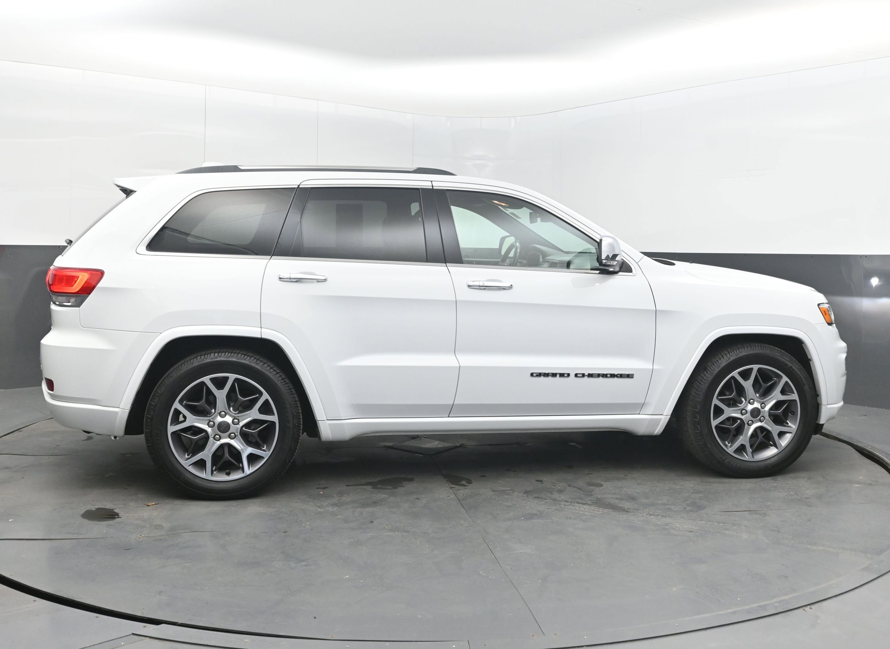 Used 2020 Jeep Grand Cherokee Overland image 8