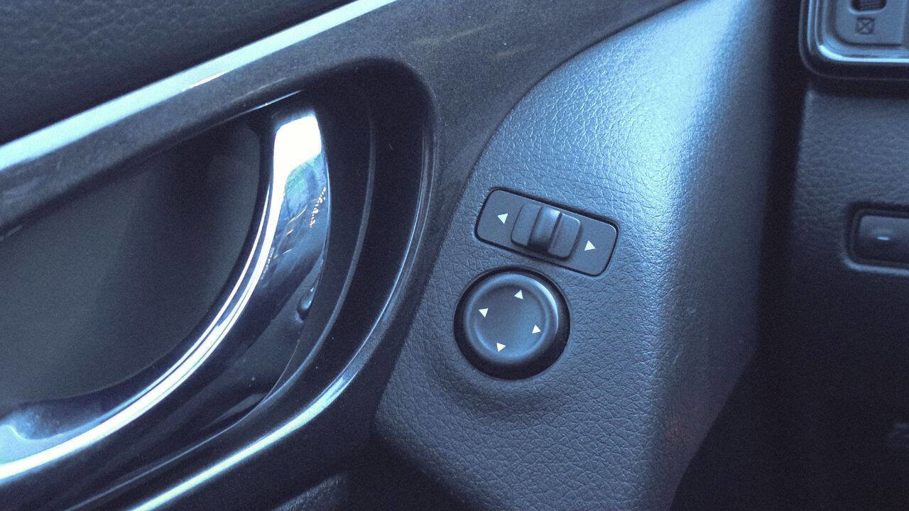 Used 2017 Nissan Rogue SV image 27