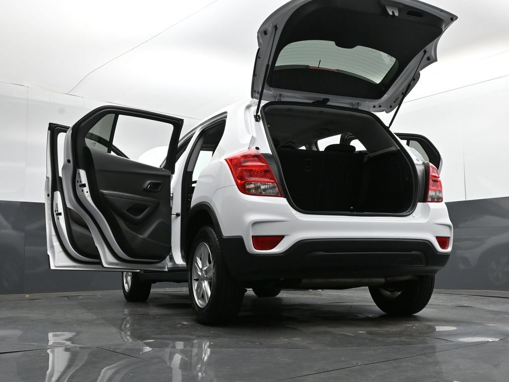 Used 2020 Chevrolet Trax LS w/ Tint and Cruise Package AWD/4WD image 33