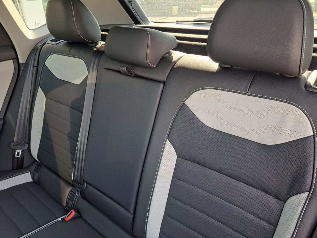 New 2025 Volkswagen Taos SEL image 24